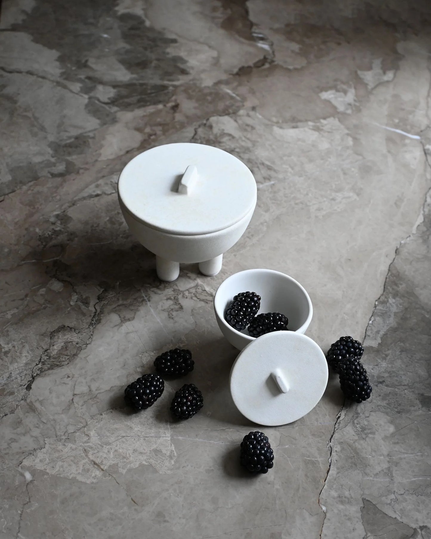 Μεσαίο Γλυπτικό Βάζο Duck Jar Bone White