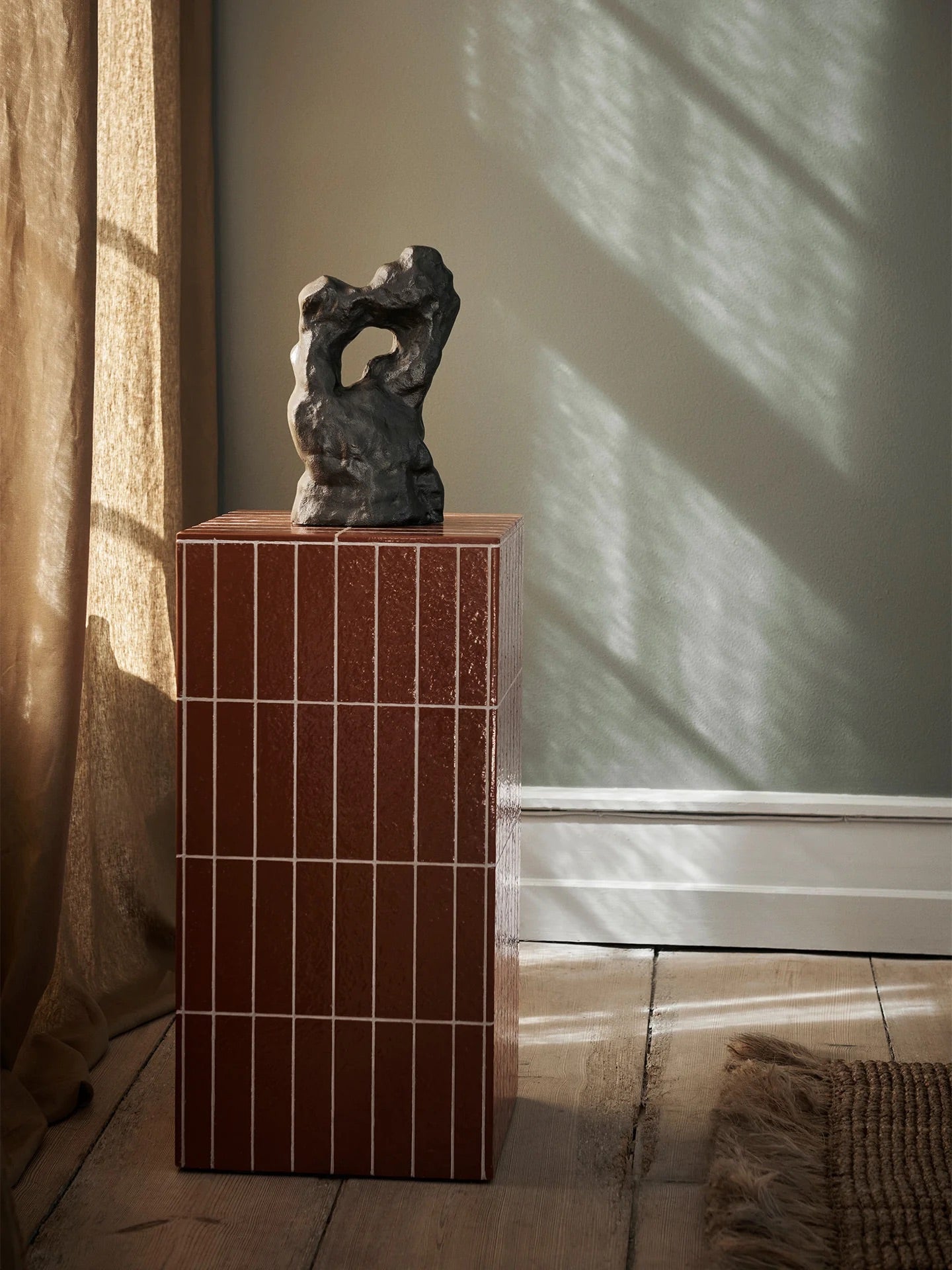 Pillar Pedestal: Brown