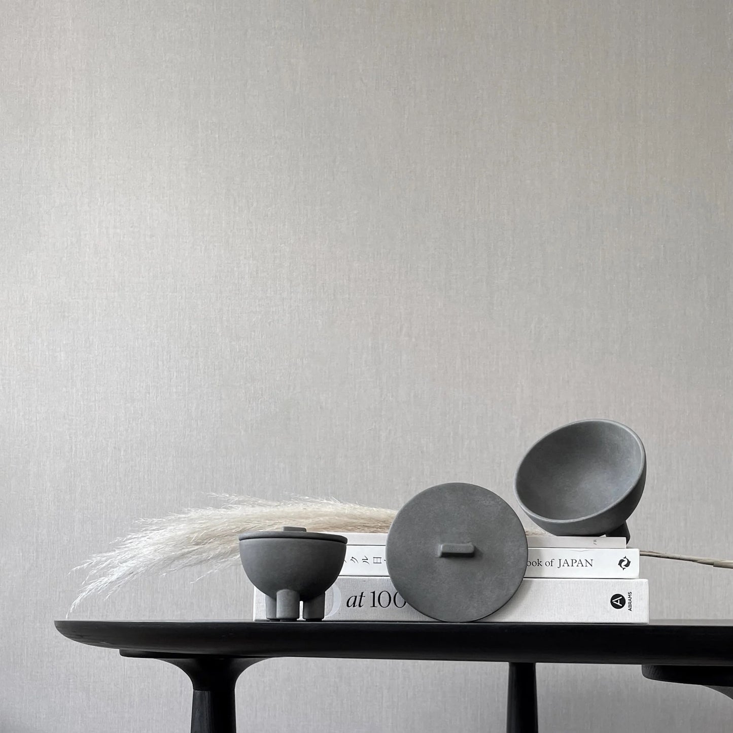 Μεσαίο Γλυπτικό Βάζο Duck Jar Dark Grey