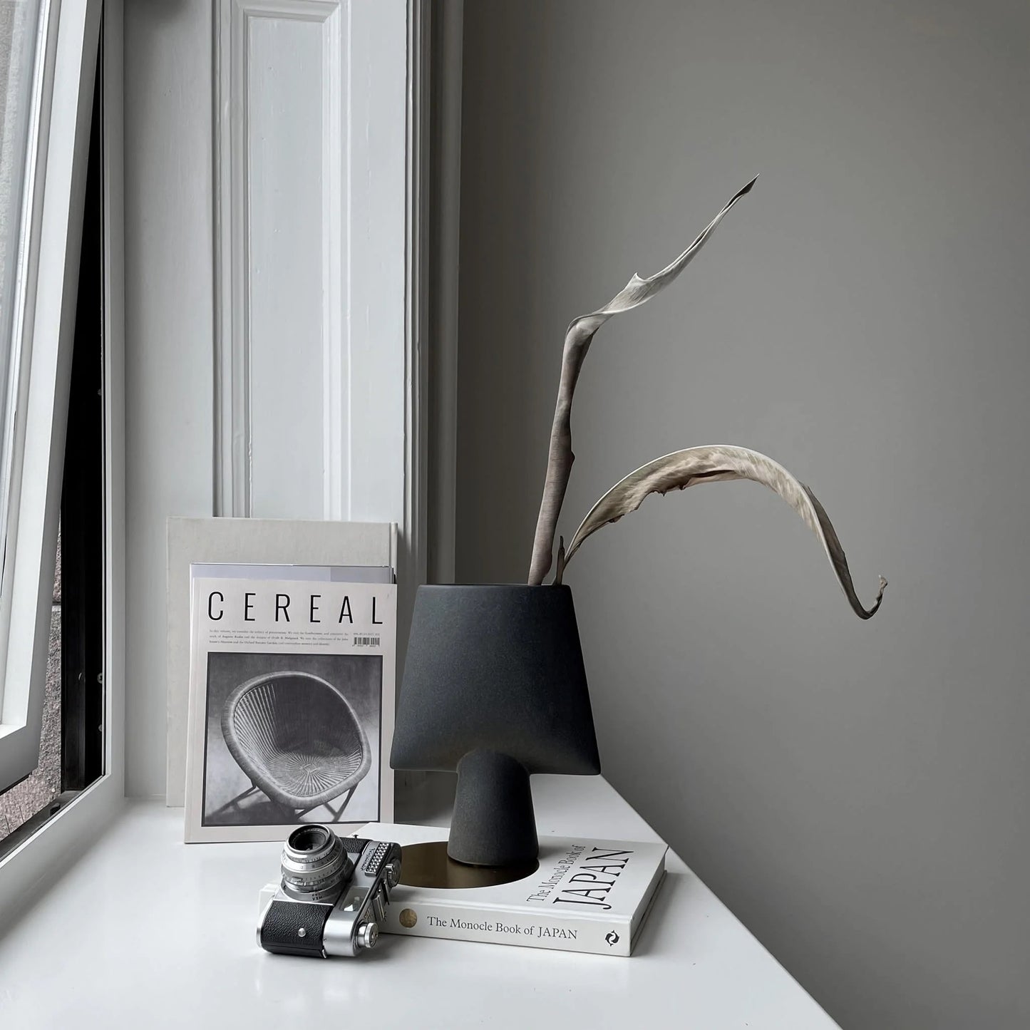 Mini Sphere Vase Square: Black