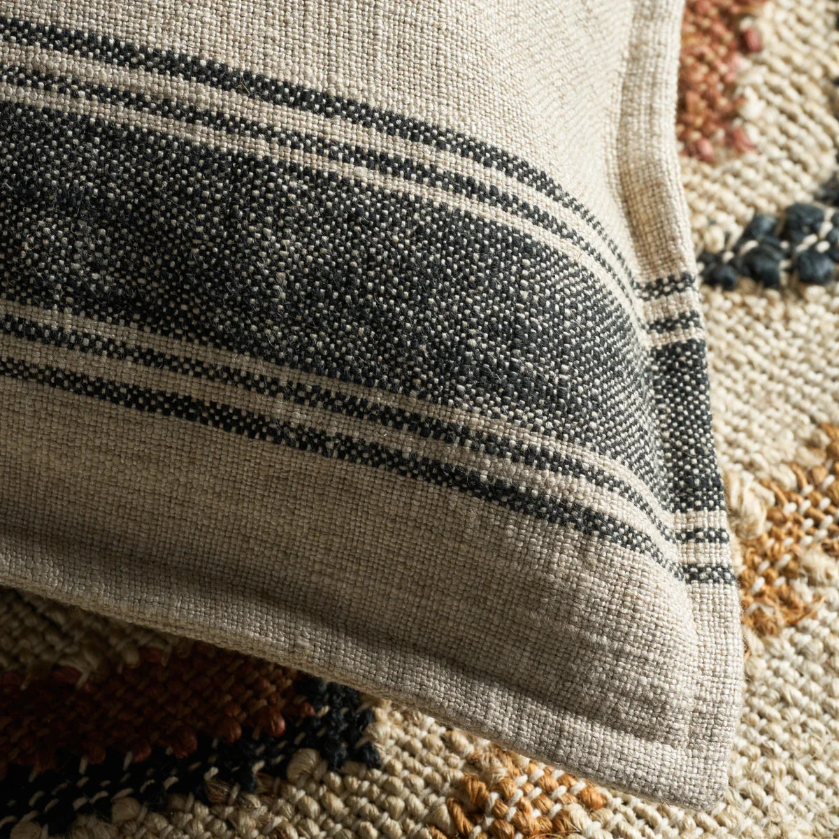 Μπεζ Ριγέ Μαξιλαροθήκη 50Χ50