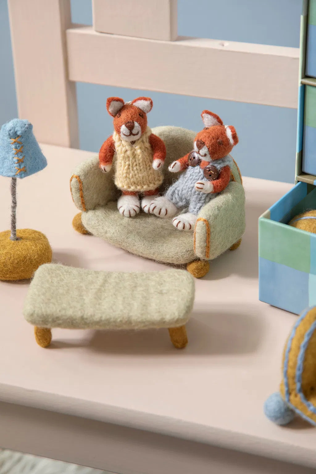 Διακοσμητική Αλεπού με Κίτρινο Φόρεμα