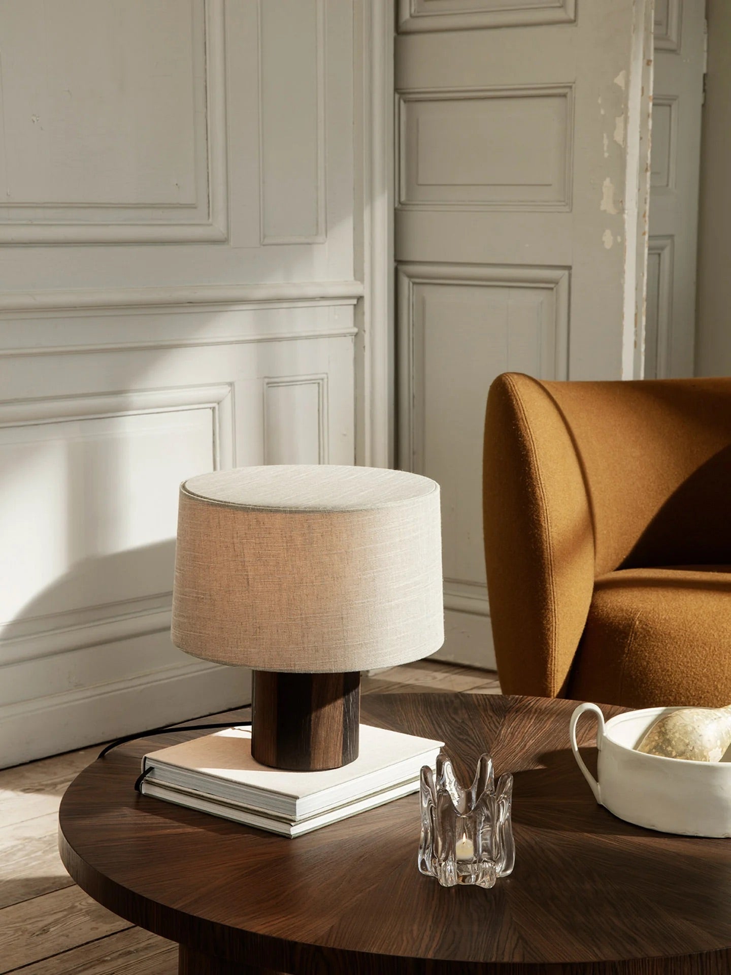 Επιτραπέζιο Φωτιστικό με Υφασμάτινο Καπέλο